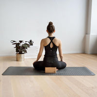 Prirodni yoga blok od pluta ugodne teksture i toplog izgleda